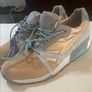 Diadora Men’s Soly Sombra Gold and Tan Sneakers